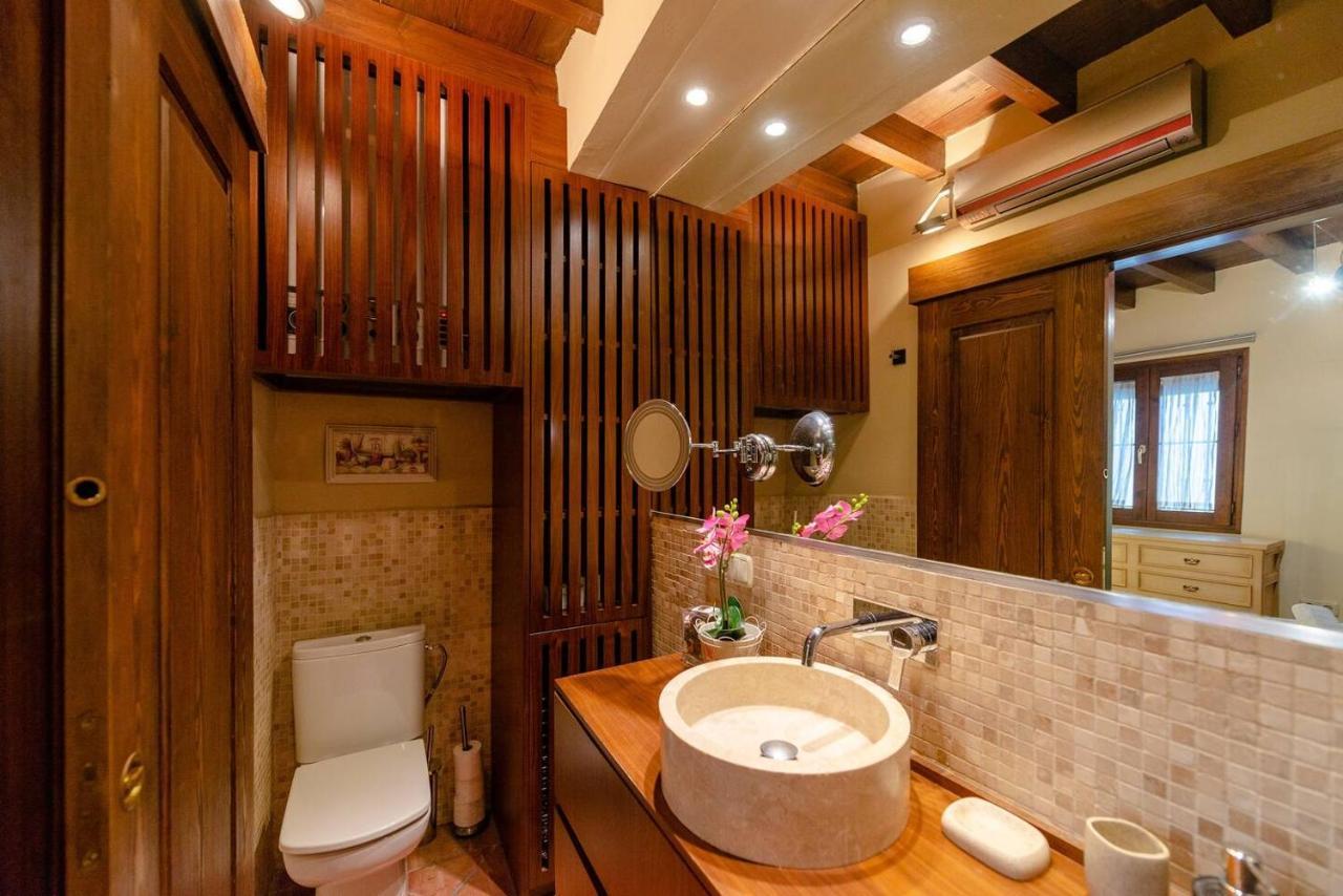 Sleep In Historic Puerta Elvira Apartment Гранада Екстериор снимка